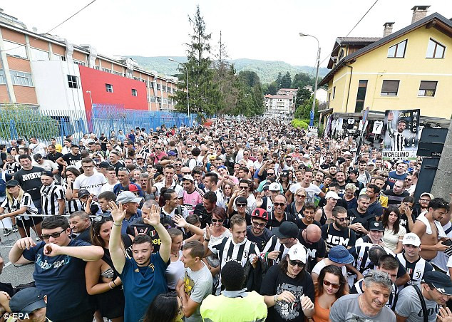 Ronaldo mất 8 phút để có bàn đầu tiên cho Juventus