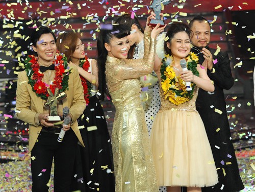 Cơn địa chấn Hương Tràm và những điều chưa từng có tiền lệ trong showbiz Việt
