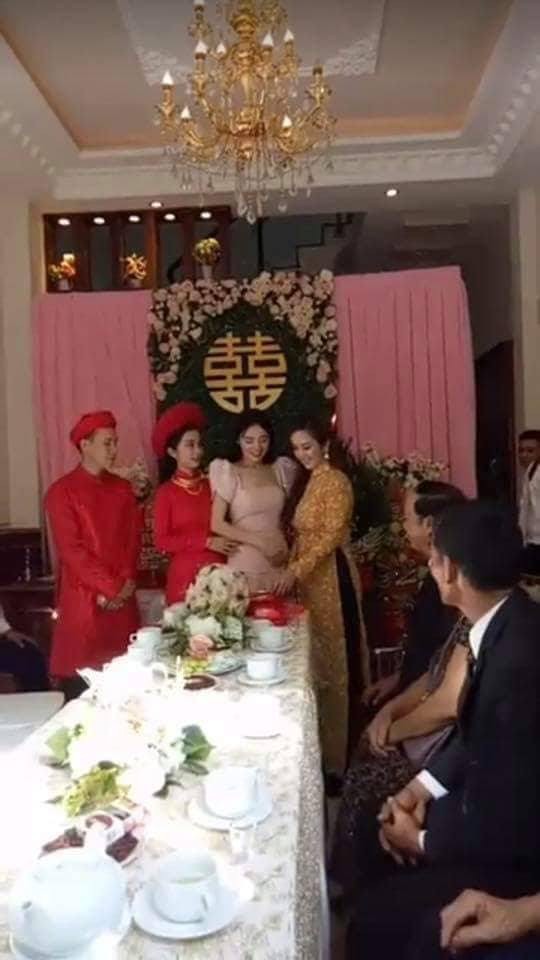Clip Nhã Phương lộ vòng 2 to bất thường trong đám cưới em gái được chia sẻ rầm rộ - Ảnh 3.