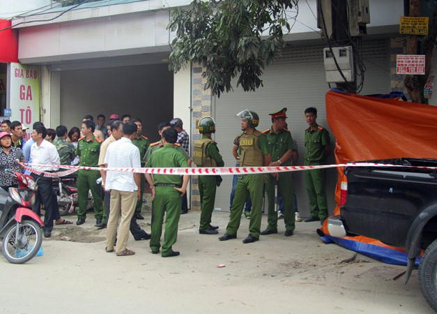 Ke no sung ban chet 2 vo chong de lai thu truoc khi gay an hinh anh 1