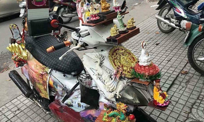 Dân mạng cười ngất với chiếc 'xe máy cõi thiên thai' - sản phẩm 'trừ tà' giúp chủ nhân bình an giữa tháng cô hồn