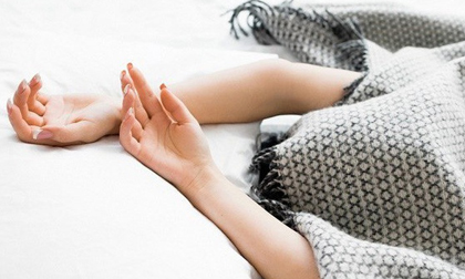 'Rùng mình' trước hậu quả vô cùng nghiêm trọng của thói quen chùm trăn kín đầu khi ngủ