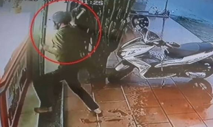 Ông chủ tiệm vàng trước đợt tấn công của những kẻ bịt mặt
