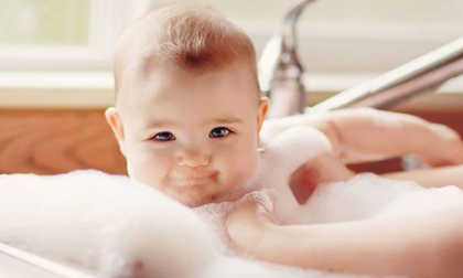 Tắm xong, không muốn con bị ốm mẹ tuyệt đối không được làm 2 việc này: