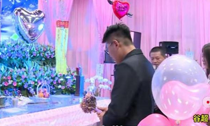 Cô dâu mang thai 5 tháng đột ngột qua đời, chú rể vẫn quyết đính hôn ngay tại đám tang