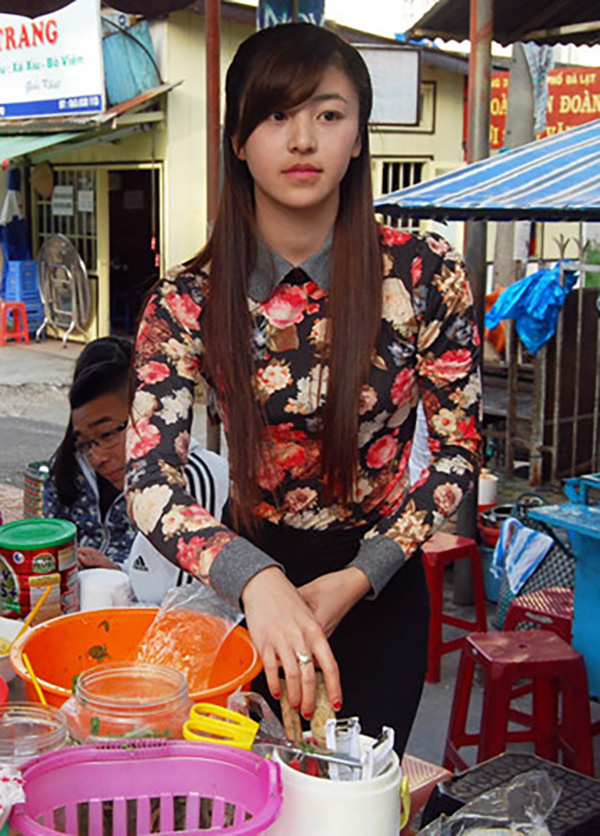 Nhan sắc 'hotgirl bánh tráng trộn' Đà Lạt thay đổi như thế nào qua 5 năm? 1