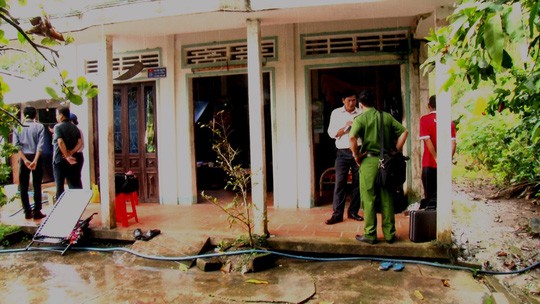 Nghịch tử dùng khúc gỗ sát hại dã man cha mẹ ruột - Ảnh 2.