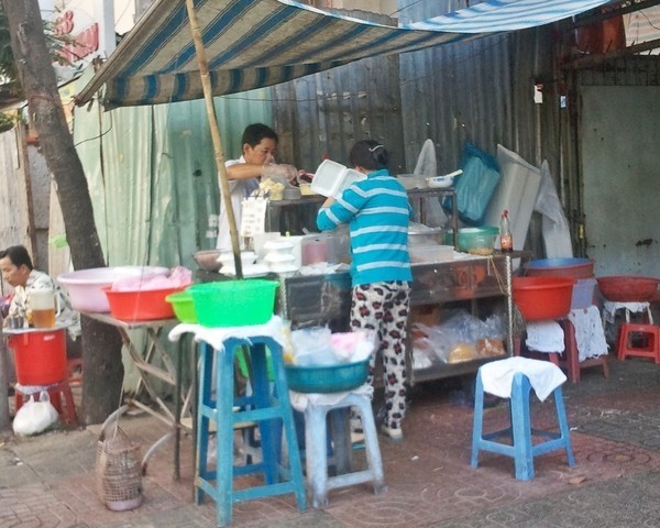 Mỹ nhân Việt kiếm tiền tỷ lớn lên từ gánh xôi, hàng phở, xe nước mía của mẹ - 3