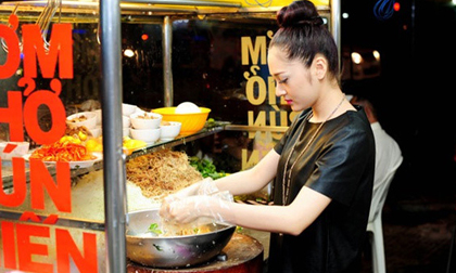 Mỹ nhân Việt kiếm tiền tỷ lớn lên từ gánh xôi, hàng phở, xe nước mía của mẹ