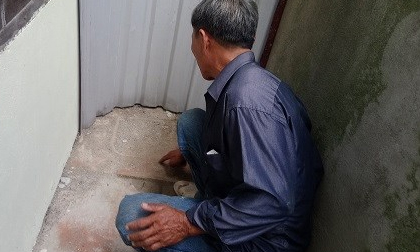 Phát hiện bé gái còn nguyên dây rốn bị bỏ rơi ở góc chùa