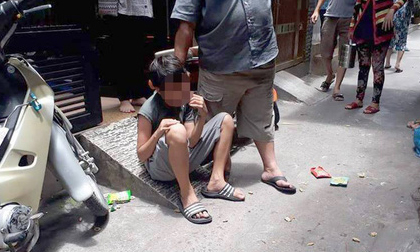 Thiếu niên 13 tuổi đâm con chủ nhà khi giật cô hồn khai gì?