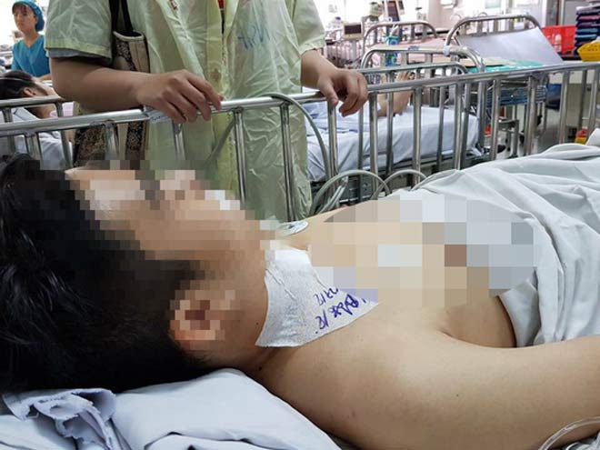 Thiếu niên bị đâm khi canh mâm cúng cô hồn cho gia đình - 1