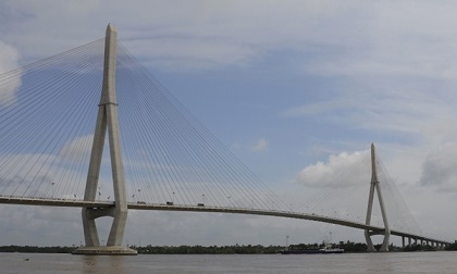 Công an phường kịp thời ngăn cản 2 phụ nữ định nhảy cầu Cần Thơ tự tử