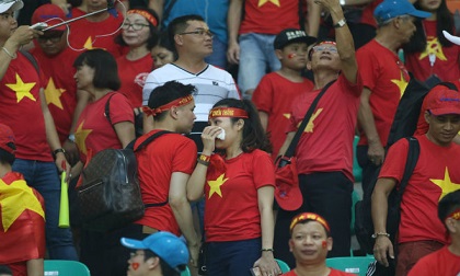 U23 Việt Nam thua Hàn Quốc rơi lệ, fan gây ấn tượng đẹp nơi đất khách