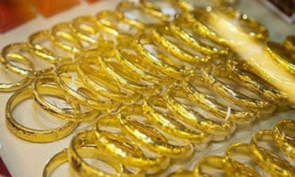 Giá vàng hôm nay 30/8: USD tăng trở lại nhấn chìm vàng