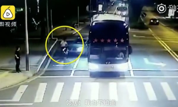 TQ: Chi tiết vụ tài xế BMW rút dao chém người, không ngờ chết thảm - 2