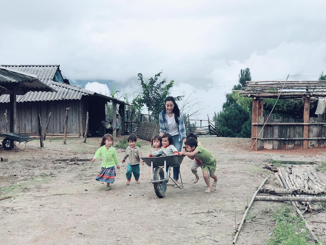 Cuộc sống của Đỗ Mỹ Linh thay đổi ra sao sau 2 năm đăng quang hoa hậu? Cuộc sống của Đỗ Mỹ Linh thay đổi ra sao sau 2 năm đăng quang hoa hậu?