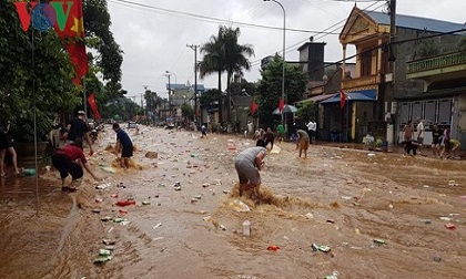 Sơn La: Mưa lũ lịch sử tại Mai Sơn, dân cuống cuồng chạy thoát thân