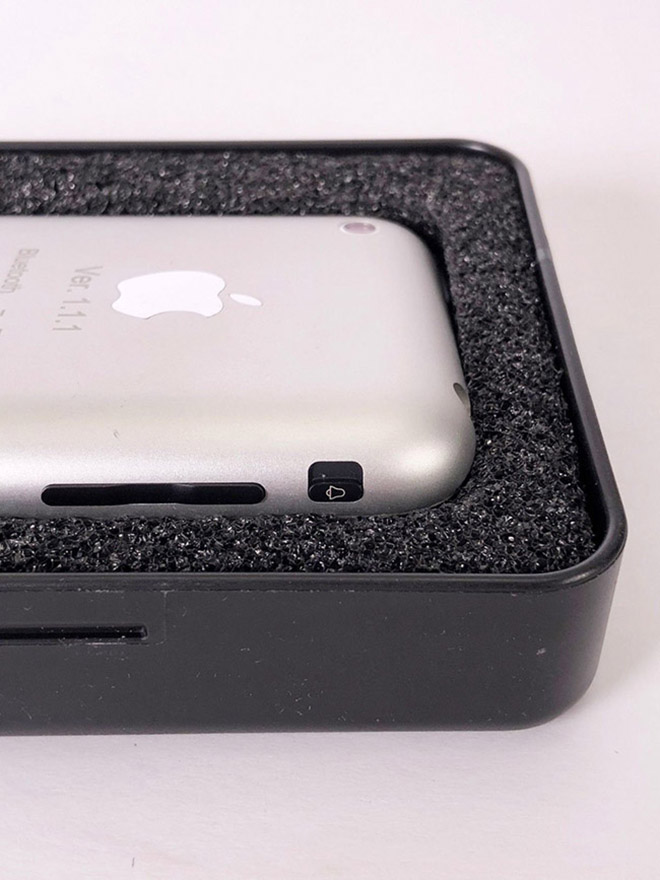 can canh nguyen mau iphone dau tien do apple tu lam, gia gan ty dong hinh anh 7
