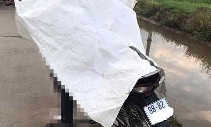 Bàng hoàng phát hiện nam thanh niên chết gục trên xe máy