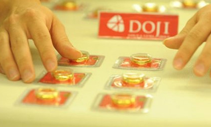 Giá vàng hôm nay 2/9: Giảm trước áp lực của USD