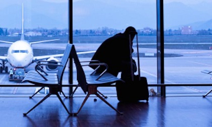 Ra sân bay đón sếp, tài xế chết lặng khi thấy người phụ nữ đi cùng
