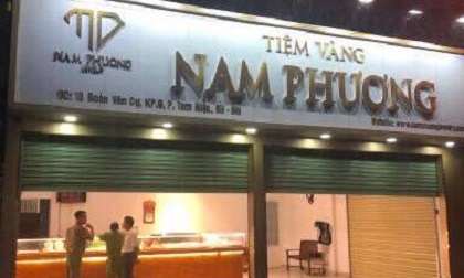 Một tiệm vàng nghi bị trộm lấy nhiều tài sản