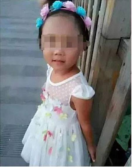 bo me ly hon, con gai 8 tuoi bi di ghe danh nut so, doi nuoc soi roi phi tang - 2
