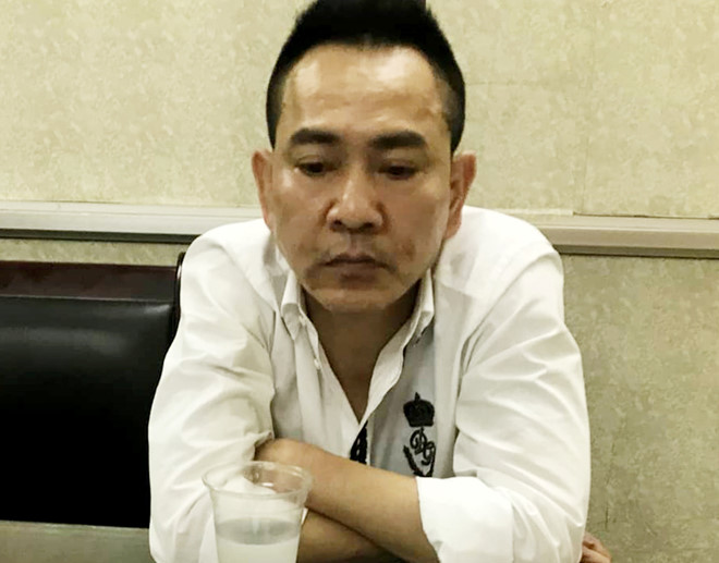 Canh sat thu nhieu sung dan tai nha trum ma tuy hinh anh 1