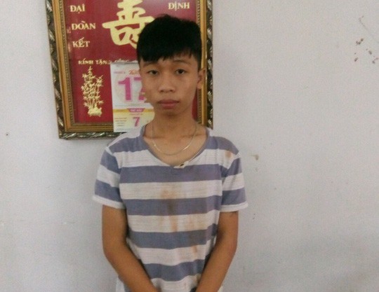 Đi chơi với người đàn ông lạ, mẹ bị con trai bắt gặp chém đứt 3 ngón tay - Ảnh 1. Đi chơi với người đàn ông lạ, mẹ bị con trai bắt gặp chém đứt 3 ngón tay - Ảnh 1.