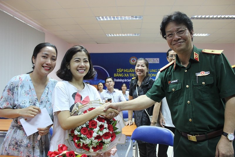 Mai Phương bật khóc vì xúc động trong ngày xuất viện, sau gần một tháng điều trị tích cực Mai Phương bật khóc vì xúc động trong ngày xuất viện, sau gần một tháng điều trị tích cực