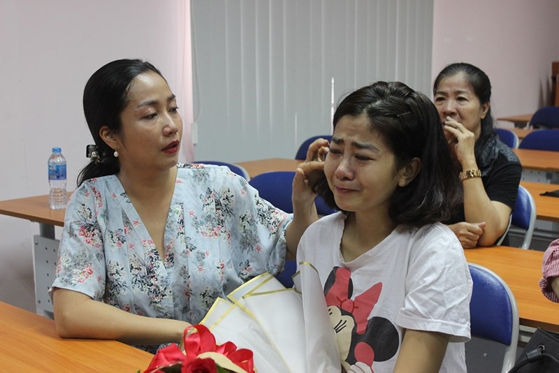 Mai Phương bật khóc vì xúc động trong ngày xuất viện, sau gần một tháng điều trị tích cực Mai Phương bật khóc vì xúc động trong ngày xuất viện, sau gần một tháng điều trị tích cực