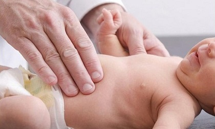 Người mẹ suýt mất 2 con bởi cùng bị mắc căn bệnh ít ai ngờ tới, nhắc các mẹ hãy chú ý