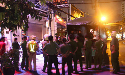Phát hiện 20 nam thanh nữ tú phê ma túy trong quán bar 396 ở Sài Gòn