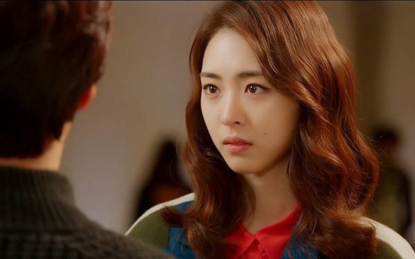 su that dau long dang sau chai nuoc hoa chong luon mang theo ben minh - 2