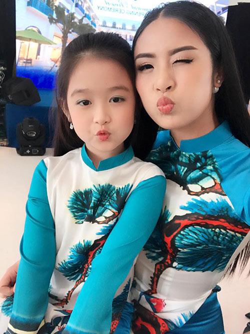xuat hien vai giay tai hoa hau viet nam 2018, be gai duoc du doan la hoa hau tuong lai - 10