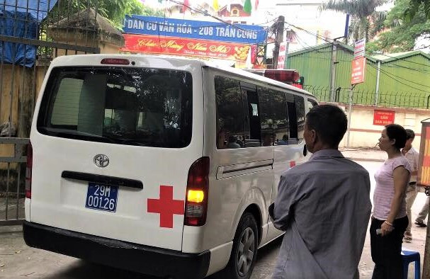 Xe cứu thương liên tục đưa thi thể nạn nhân ở đêm nhạc hội về quê