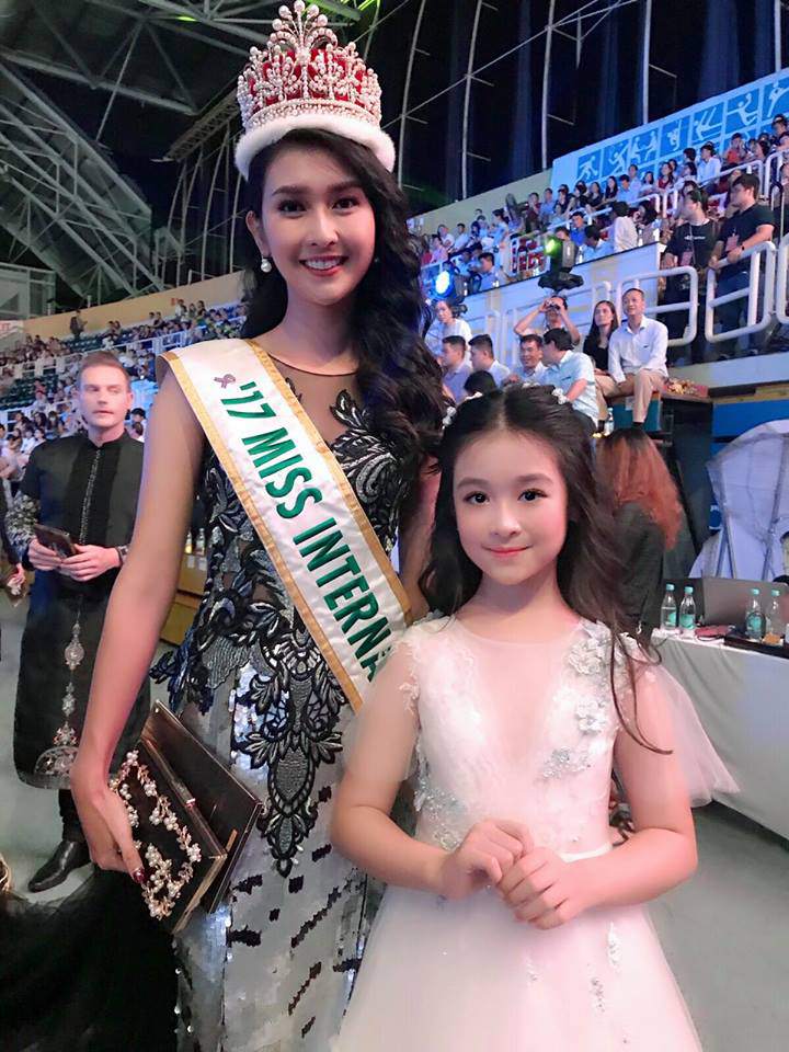 xuat hien vai giay tai hoa hau viet nam 2018, be gai duoc du doan la hoa hau tuong lai - 3