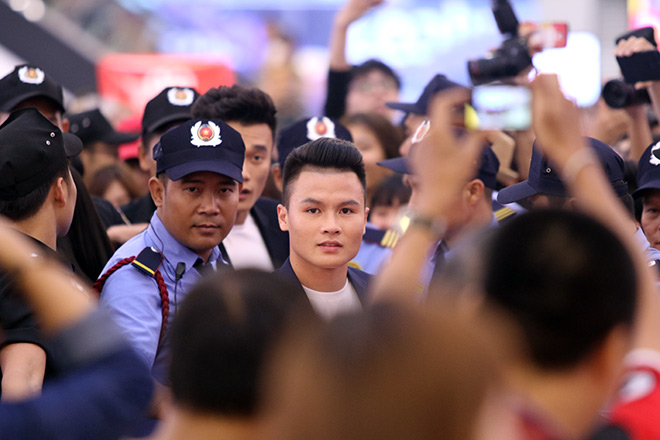 Quang Hải 3,5 triệu USD đấu Công Phượng: Ai hơn ai lúc này? - 3
