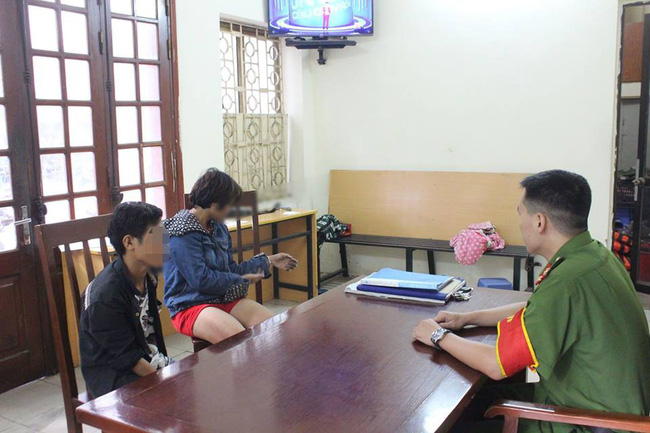 Công an tạm giữ hình sự 3 đối tượng tham gia trói bé trai vào gốc cây ở Hà Nội - Ảnh 1.