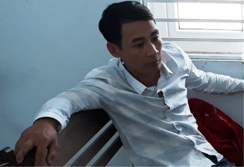 Chém tình địch, ném bom xăng vào nhà anh trai người yêu - ảnh 1