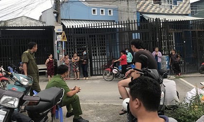 Khám nghiệm hiện trường vụ vợ tử vong, chồng thoi thóp trong căn nhà