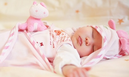 Những nguy hại khôn lường khi cho trẻ sơ sinh nằm gối mẹ nên biết để tránh ngay
