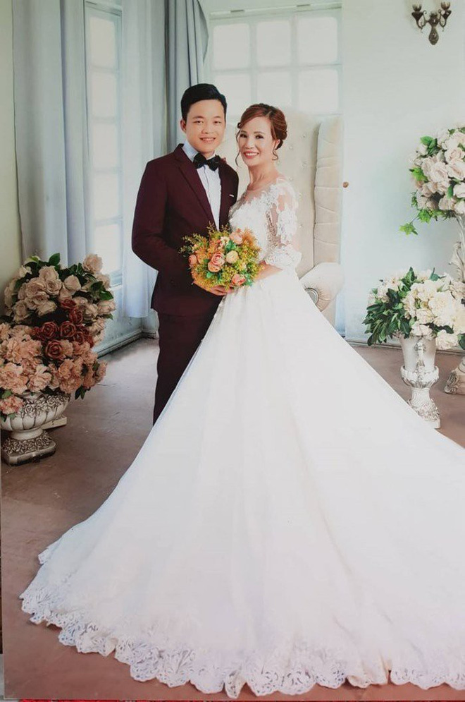 Xuất hiện người phụ nữ đến gây rối, chửi bới trong đám cưới của cô dâu 61 và chú rể 26 tuổi-1