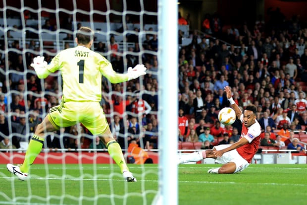 Welbeck va Oezil ghi ban, Arsenal thang gion gia tai Europa League hinh anh 1