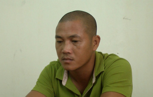Đối tượng Dươn Van Tuyến tại cơ quan điều tra. Ảnh: H.Yến
