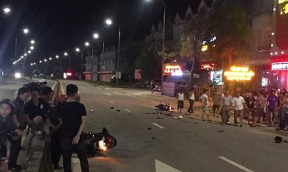 Hà Tĩnh: 2 xe máy va chạm kinh hoàng trên Quốc lộ 12C, 4 người nguy kịch