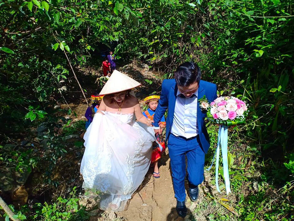 Liên tục bị mỉa mai chuyện lấy chồng bằng tuổi cháu, cô dâu 61 tuổi: Tôi chẳng quan tâm vì họ không cùng đẳng cấp-2