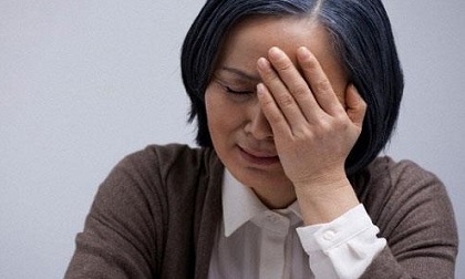 Mẹ chồng ra bế cháu giúp và đây là cách con dâu “báo hiếu” bà