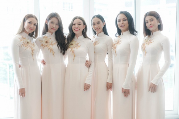 Hoa khôi Lan Khuê tổ chức đám hỏi với dàn phù dâu xinh như tiên nữ hình ảnh 1 hoa khoi lan khue to chuc dam hoi voi dan phu dau xinh nhu tien nu hinh anh 1